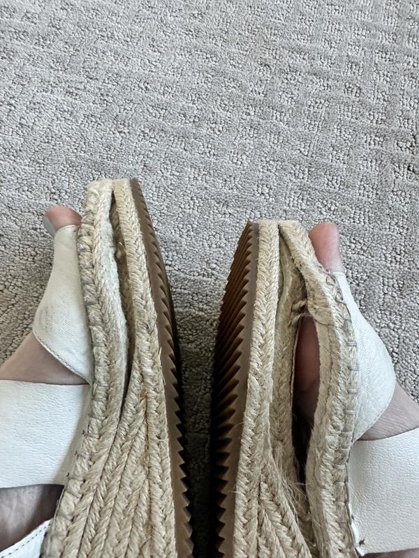 Customer photo for "DO NOT BUY!! Falling apart after 4 wears!!"