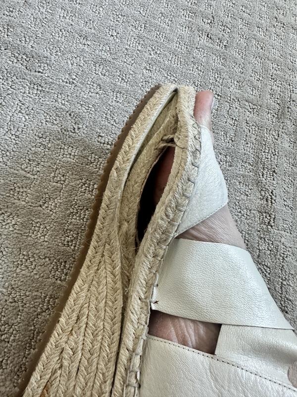 Customer photo for "DO NOT BUY!! Falling apart after 4 wears!!"