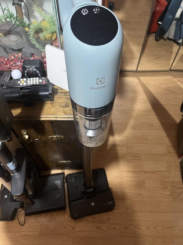 Ultimate700™ Vacuum | Cordless Stick Vacuums | Electrolux