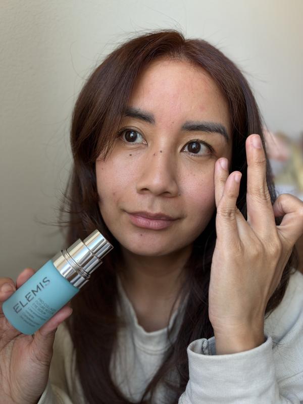 Customer photo for "A beautiful addition to my eye care routine"
