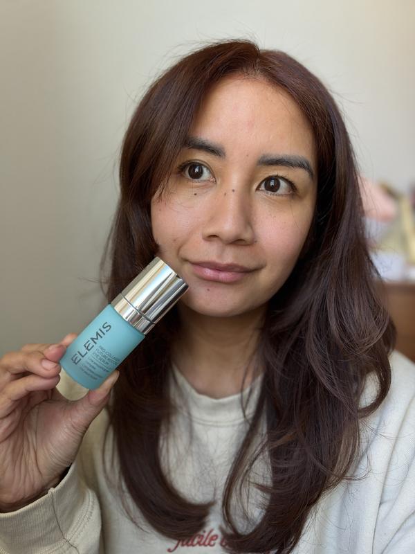 Customer photo for "A beautiful addition to my eye care routine"