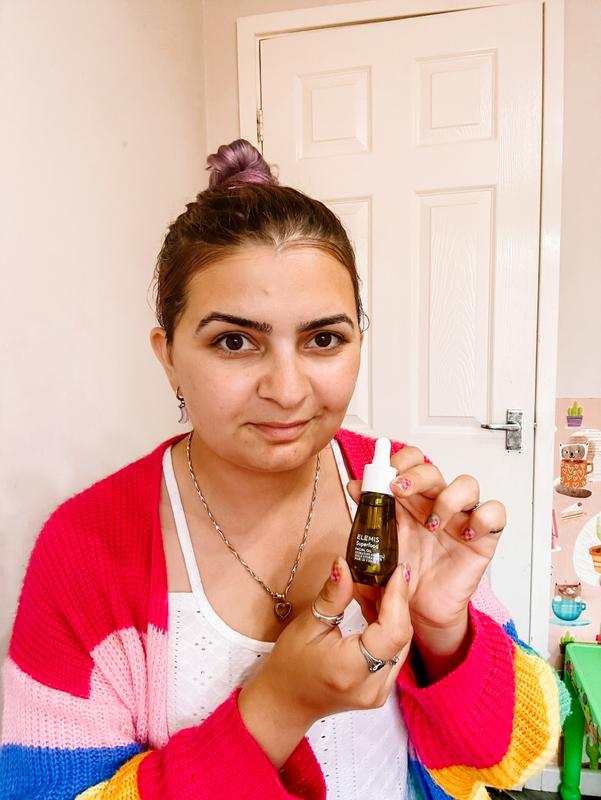 This is a brilliant facial oil, it moisturises my skin perfectly, leaves it soft and clear