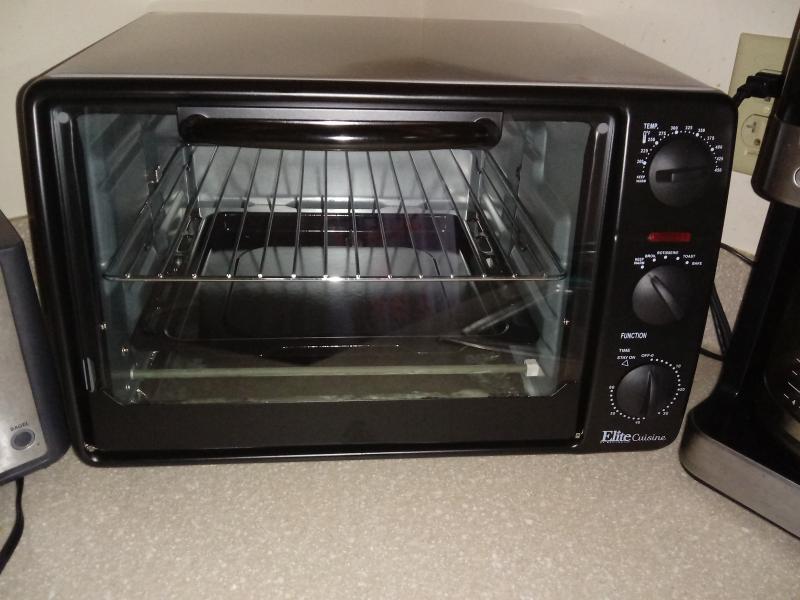 MaxiMatic Elite 6 Slice Toaster Oven Broiler with Rotisserie Grill and  Griddle bread machine maker