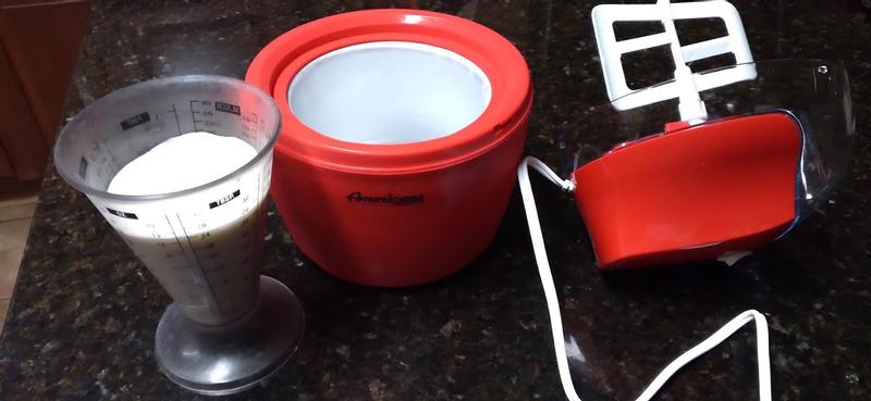 Americana - 1.5Qt. Electric Ice Cream Maker - Mint