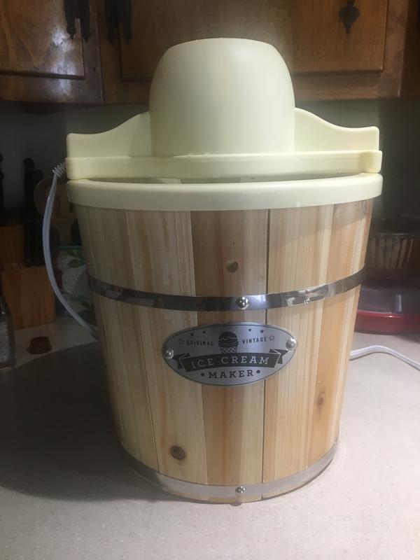 Elite Gourmet Old Fashioned 4-Qt. Electric/Manual Ice Cream Maker