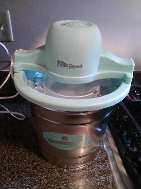 Elite 4-Quart Electric Ice Cream Maker in the Ice Cream Makers