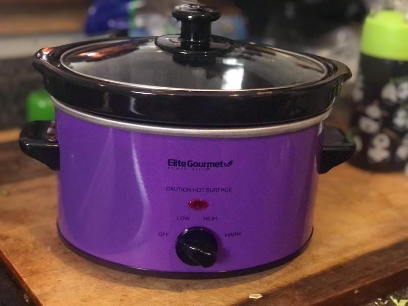 Elite Gourmet Electric Slow Cooker in Purple