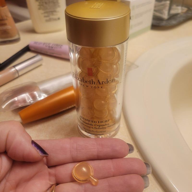 Elizabeth Arden ceramide capsule in hand