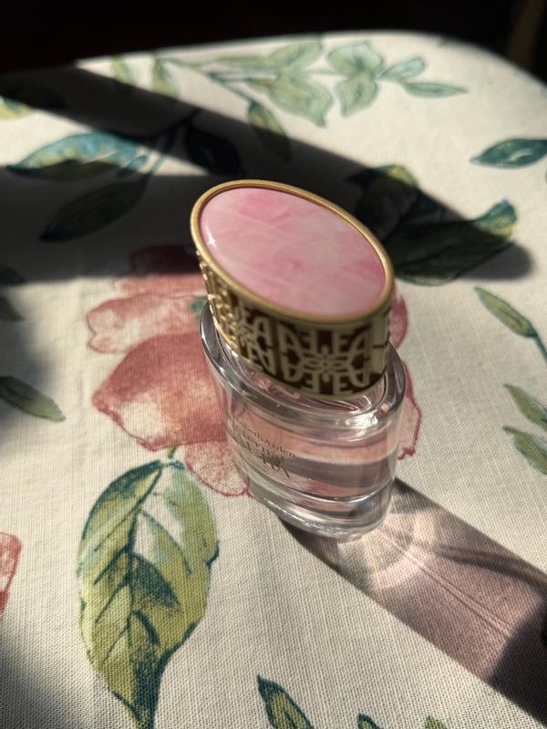 Customer carousel item 11.