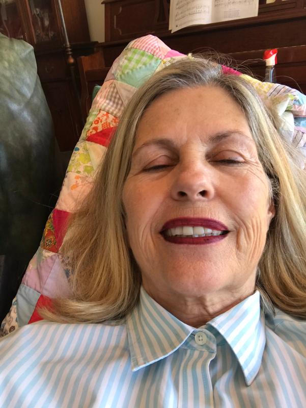 No lip streaks from lipstick with lipfix.