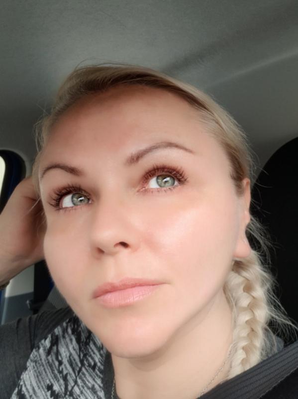 A one quick coat of Grand Entrance mascara and the effect is amazing!