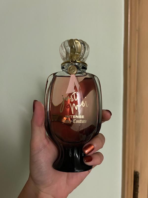 Customer photo for "All around an incredible perfume"