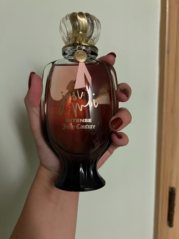 Customer photo for "All around an incredible perfume"