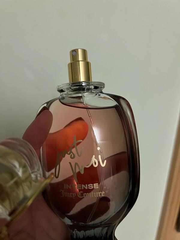 Customer photo for "All around an incredible perfume"