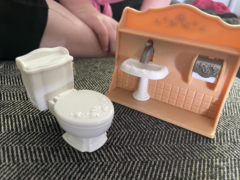 The toilet can flush too!