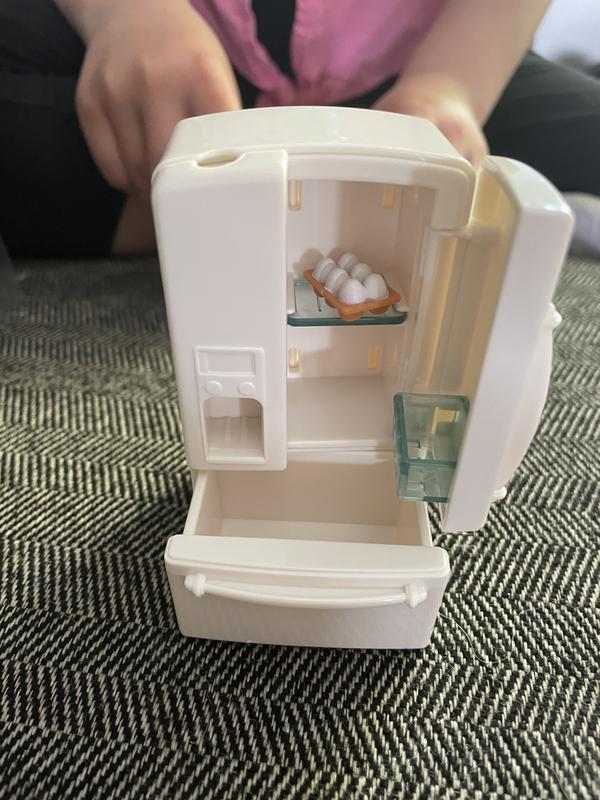 Refrigerator doors open and the ice machines works!