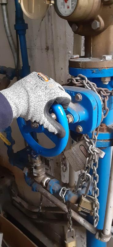 Good grip for stubborn valving.