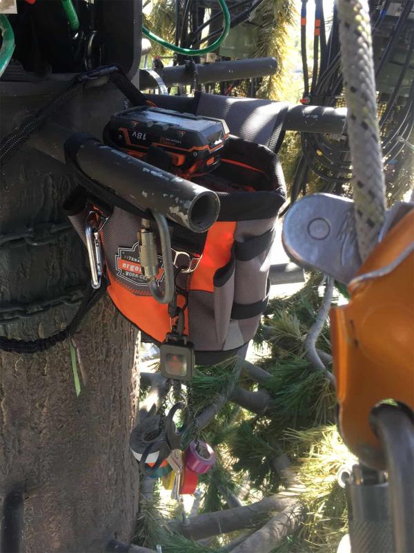 It’s like carrying a bucket bag as a pouch!!