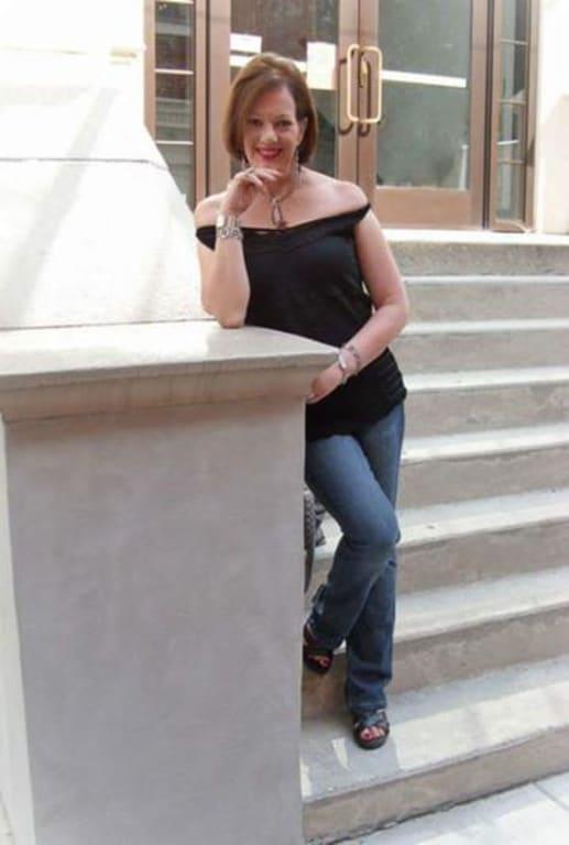 Red lips and nails both fingers & toes EL's Pure Color line