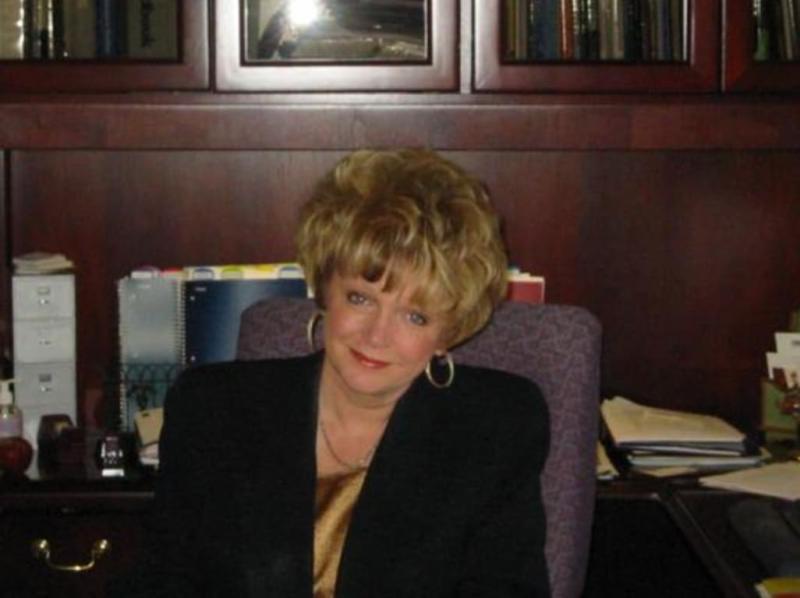 Doing the job - not worrying about the face. Love my EL.