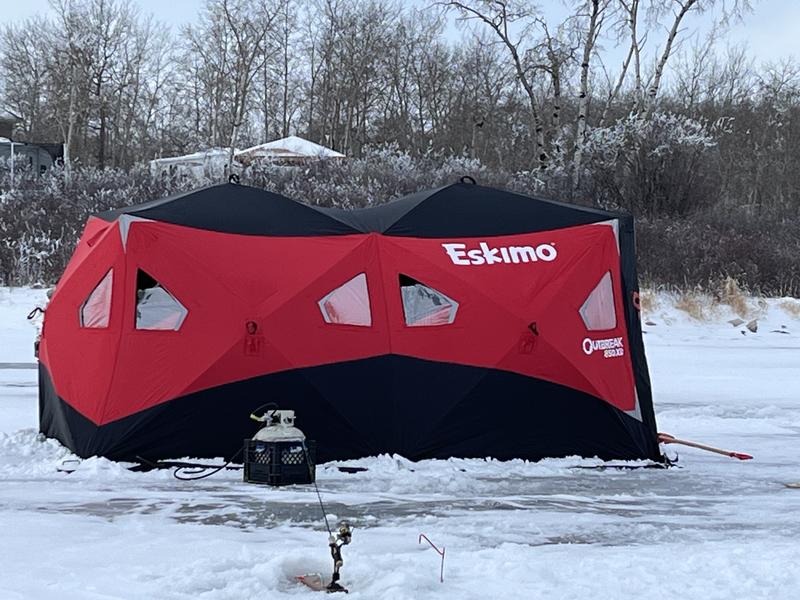 ESKIMO OUTBREAK 850XD POP-UP PORTABLE INSULATED ICE FISHING SHELTER - Able  Auctions
