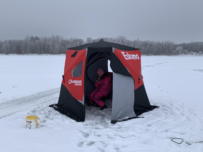 Reviews for Eskimo Outbreak 250 XD Ice Shelter