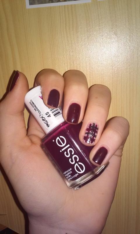 sole mate - dark purple nail polish & nail color - essie | Nagellacke