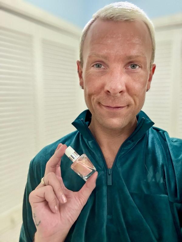 Customer carousel item 9.