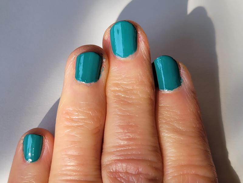 Beautiful for Winter - Teal Green - Essie (un)guilty pleasures