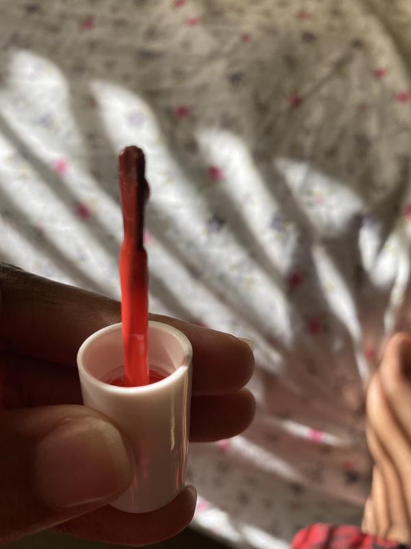 Here you can see a glob forming and about to go downwards the bristle