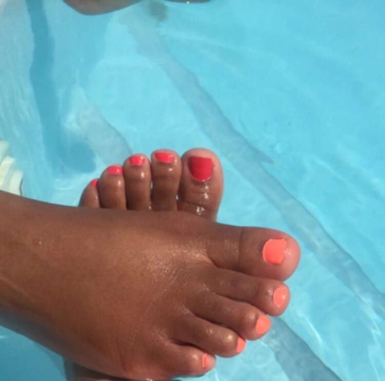 I am using Essie color: Come here. Along with top coat. My sister is not wearing Essie polish, but wearing the Essie top coat