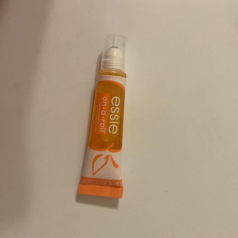 on a roll apricot nail & cuticle oil - essie