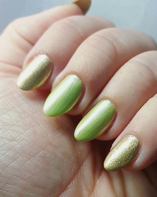 Good as Gold accent nails with Reggae and Rum