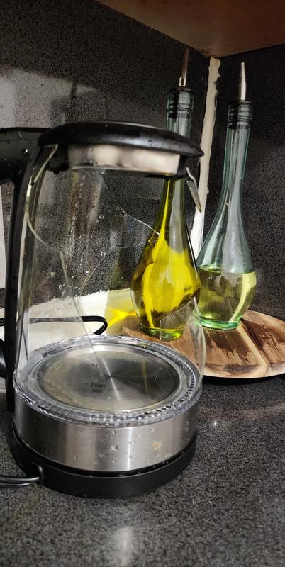 After cleaning the water on the counter I'm left with this.