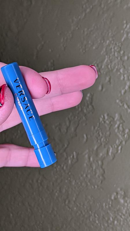 Customer photo for "Absolutely love the scent!"