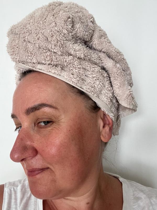 Customer photo for "Skin around eyes look plump."