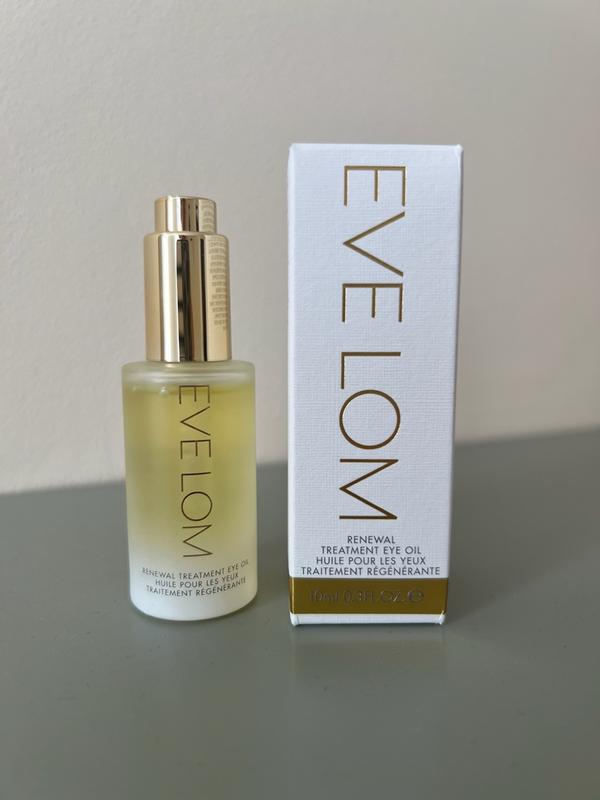 Customer photo for "Skin around eyes look plump."