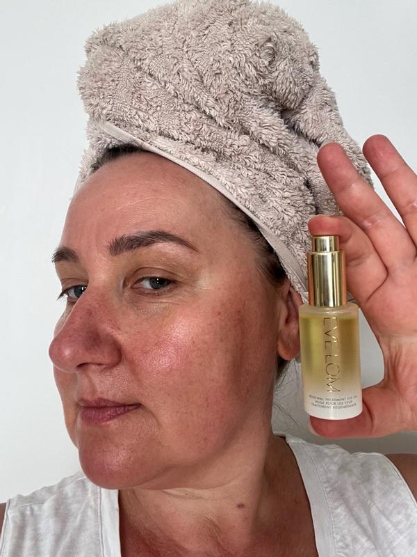 Customer photo for "Skin around eyes look plump."