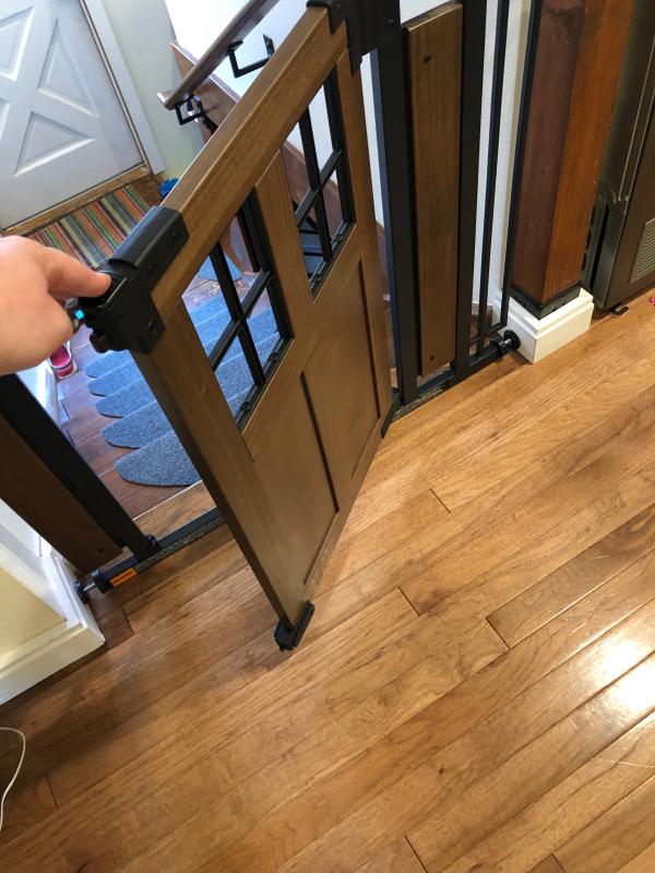 Easy one hand operation and the door swings in both directions and auto closes.