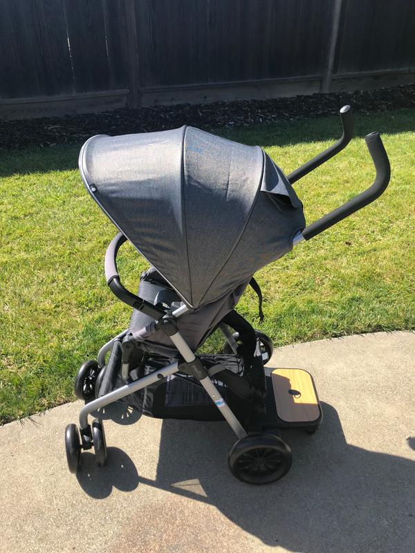 Stroller side view - nice, sleek design.