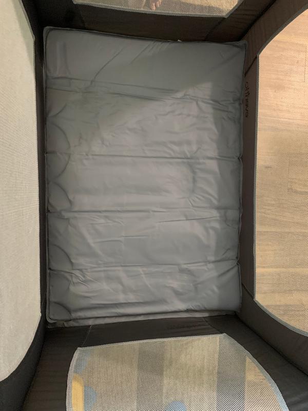 View of the gaps in the floor and base.