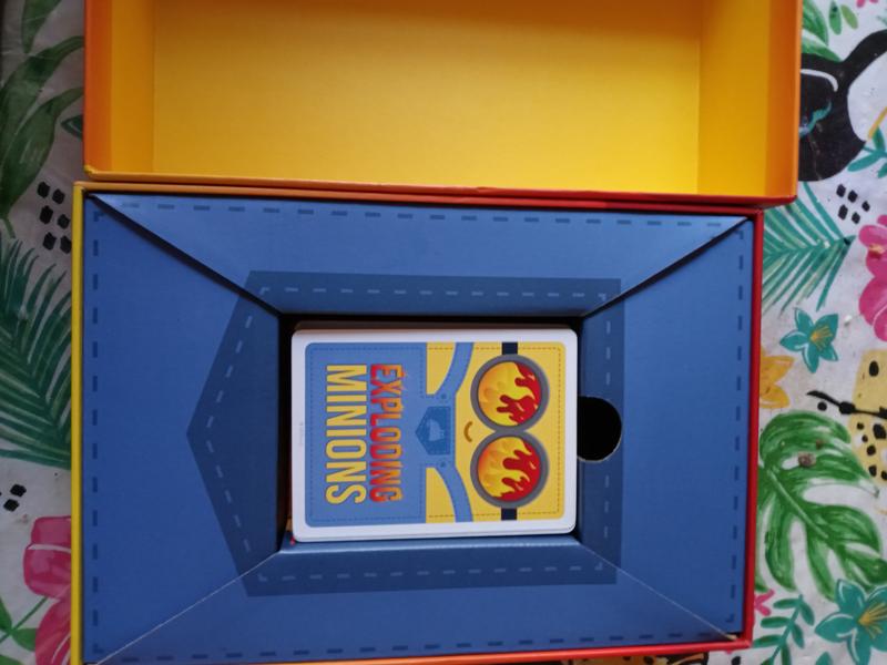 This is how it looks when u open the box all of the cards or in the middle