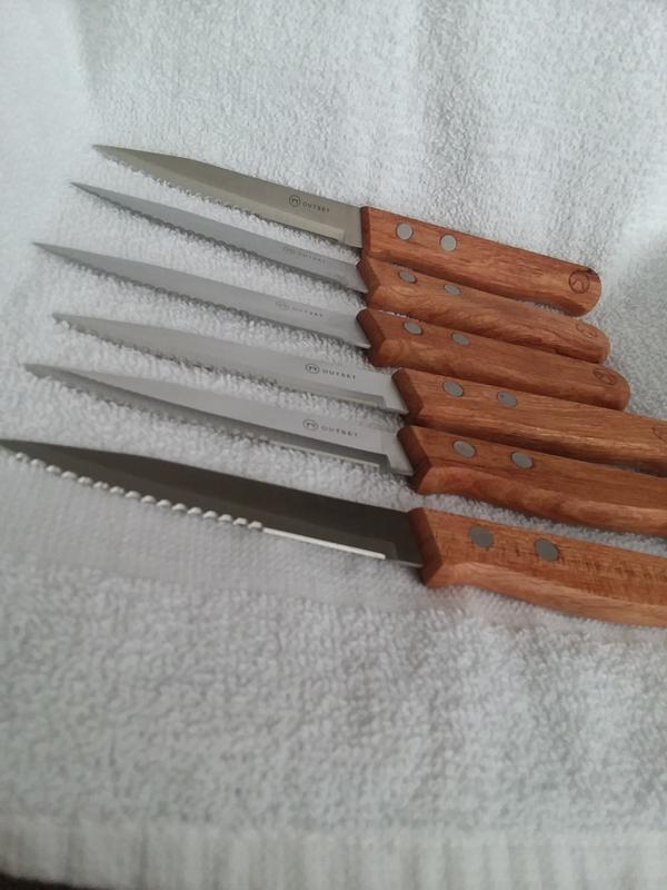 The set of steak knives