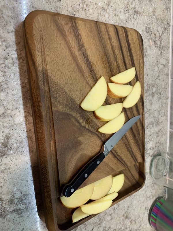 Apple slices and steak knife for scale