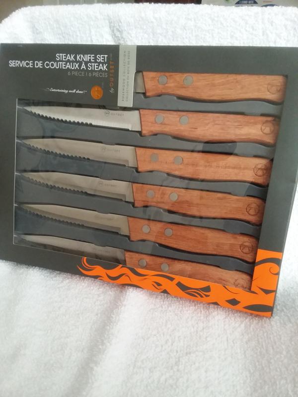 The steak knife set in the package