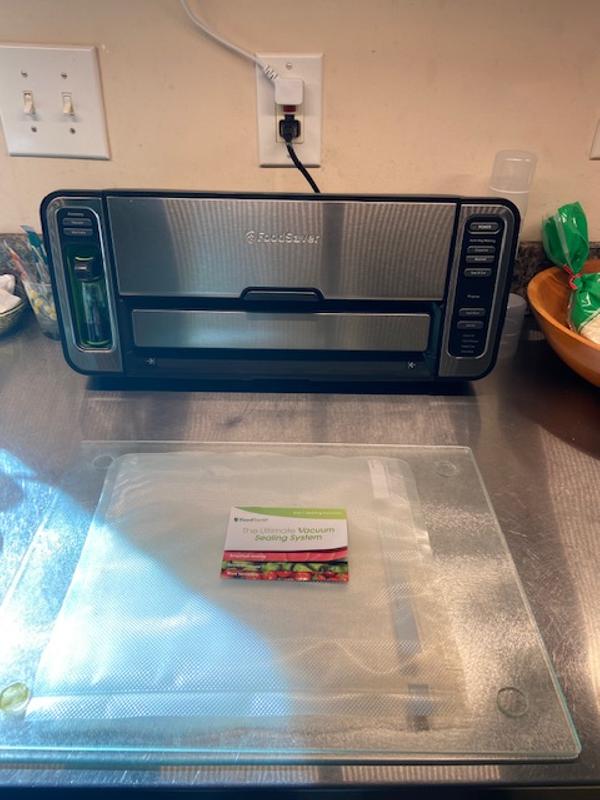 FoodSaver 5800 Series Vacuum Sealer Machine, 2-In-1 Automatic Bag-Making  Vacuum Sealing System with Handheld Vacuum Sealer for Airtight Food Storage