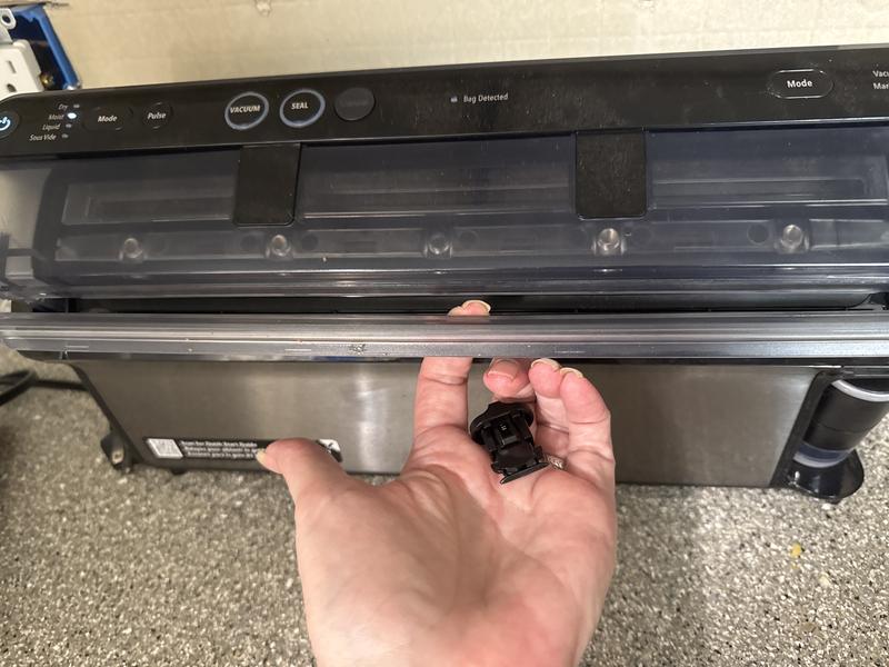 Cutter keeps falling out and the bar is really loose that holds it