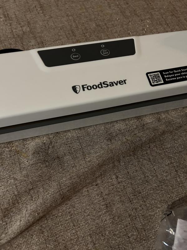 FoodSaver Everyday Machine Sous Vide Alimentaire, Conserve la fraîcheur de  vos aliments, Appareil de mise sous vide avec design compact, Avec 5 sacs  d'emballage sous vide (0,94L & 3,78L)