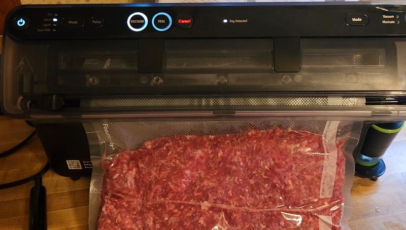 FoodSaver Vacuum Sealer Machine with 4 Settings Including Pulse and  Marinate with Sealer Bags and Roll, Handheld Vaccum Sealer for Airtight  Food