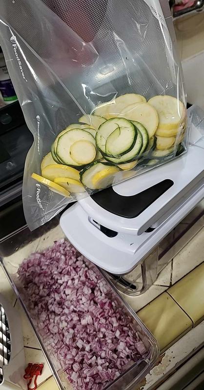 FoodSaver Vacuum Sealer Machine with 4 Settings Including Pulse and  Marinate with Sealer Bags and Roll, Handheld Vaccum Sealer for Airtight  Food